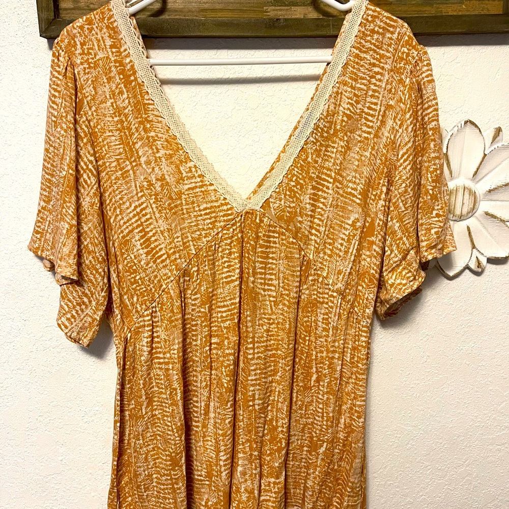 Buckle / Daytrip V-back and neck top
